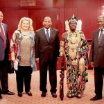 K800_3. Kongress Council of World Elders Karin Tag, König Bansah, Präsident Chissano