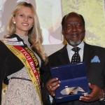 K800_Peace-Feather Award Chissano-3